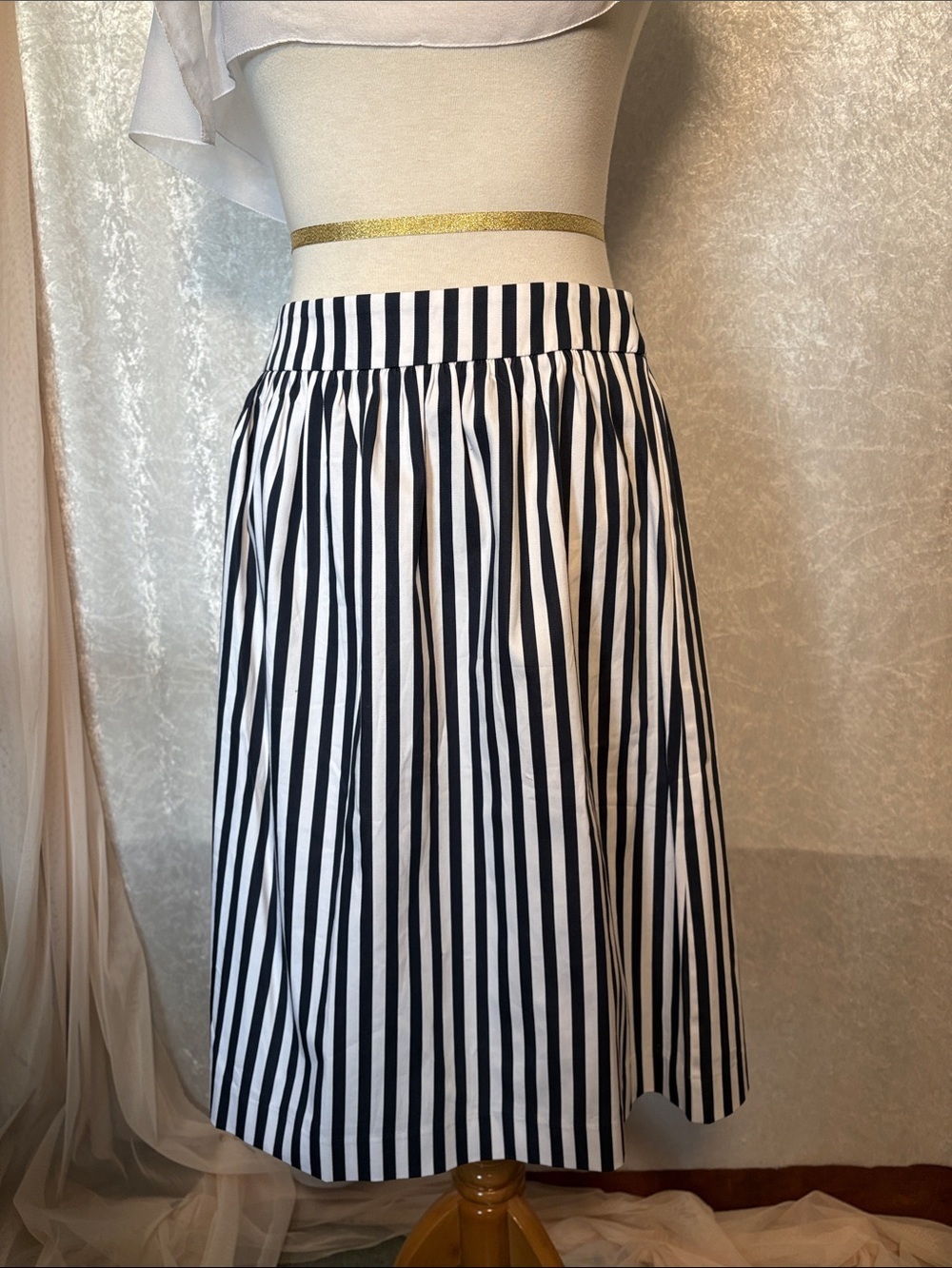 Ann Taylor Factory cotton blend Navy and White Vertical Stripe Skirt Size 6P